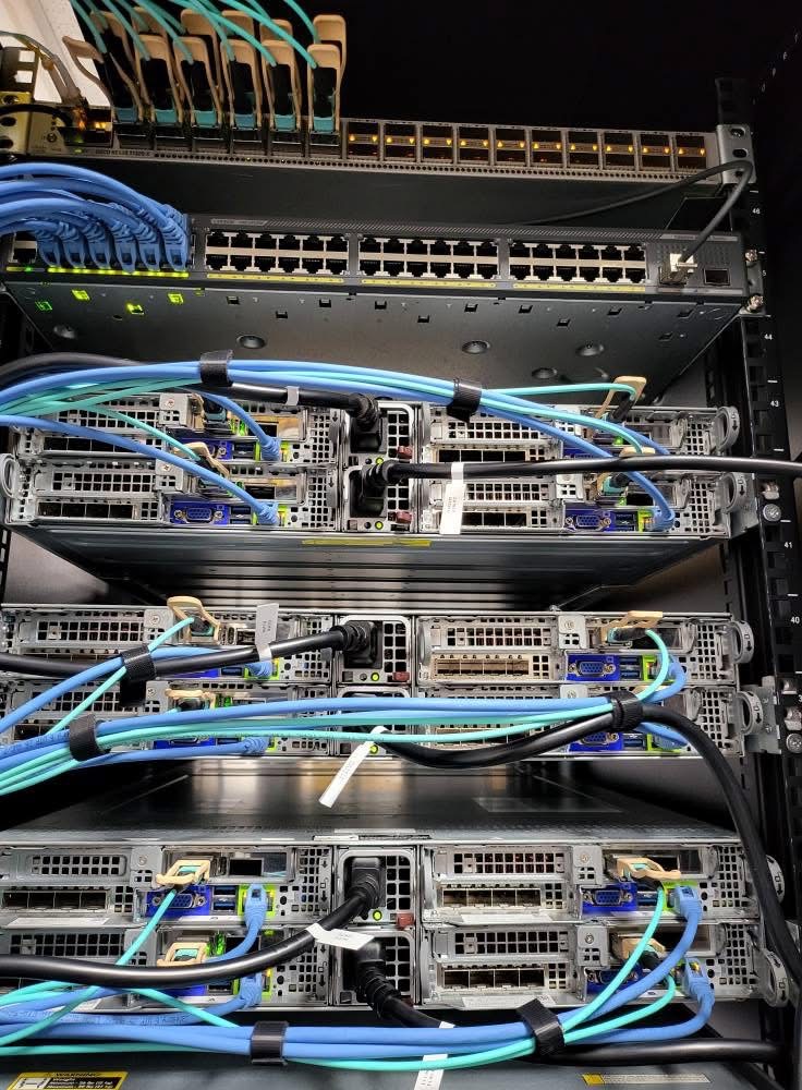 Server con cablaggio in fibra ottica